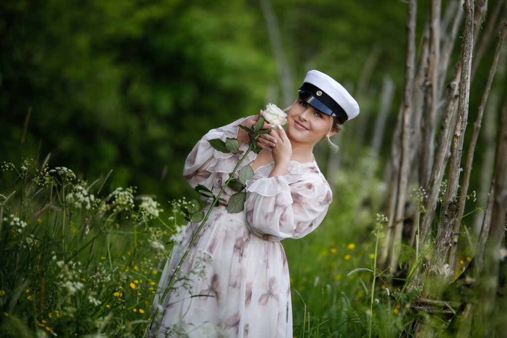 valmistujaiskuvaus, henkilökuvaus, muotokuvaus miljöössä, Mamma J, muotokuvaus paimio, studiokuvaus